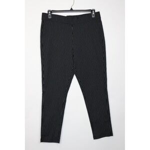 Who What Where Women's Black and White Pinstripe High Rise Cropped Pants‎